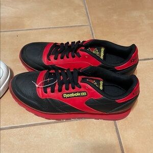 Reebok Men's Black and Red Sneakers